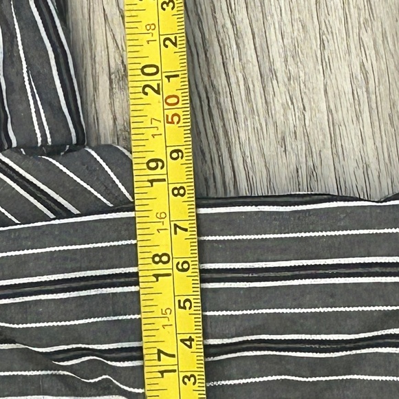 Liz Claiborne Classics Black w/ Strips & White Accents  Button Down Top Sz 10 - Picture 6 of 8